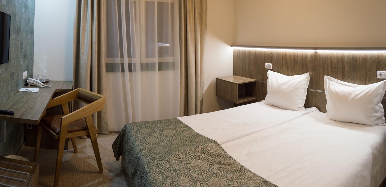 Fidelitas Hotel Sfântu Gheorghe Bagian luar foto
